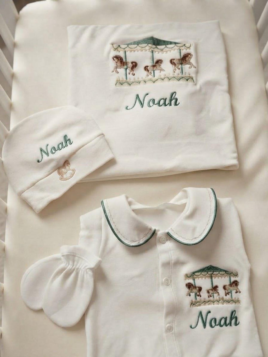 Zartlicht® Personalisierte Baby-Erstlingsausstattung aus Bio-Baumwoll-Jersey – 4-teiliges Set mit Wunschnamen & Doppel-Lagen Decke