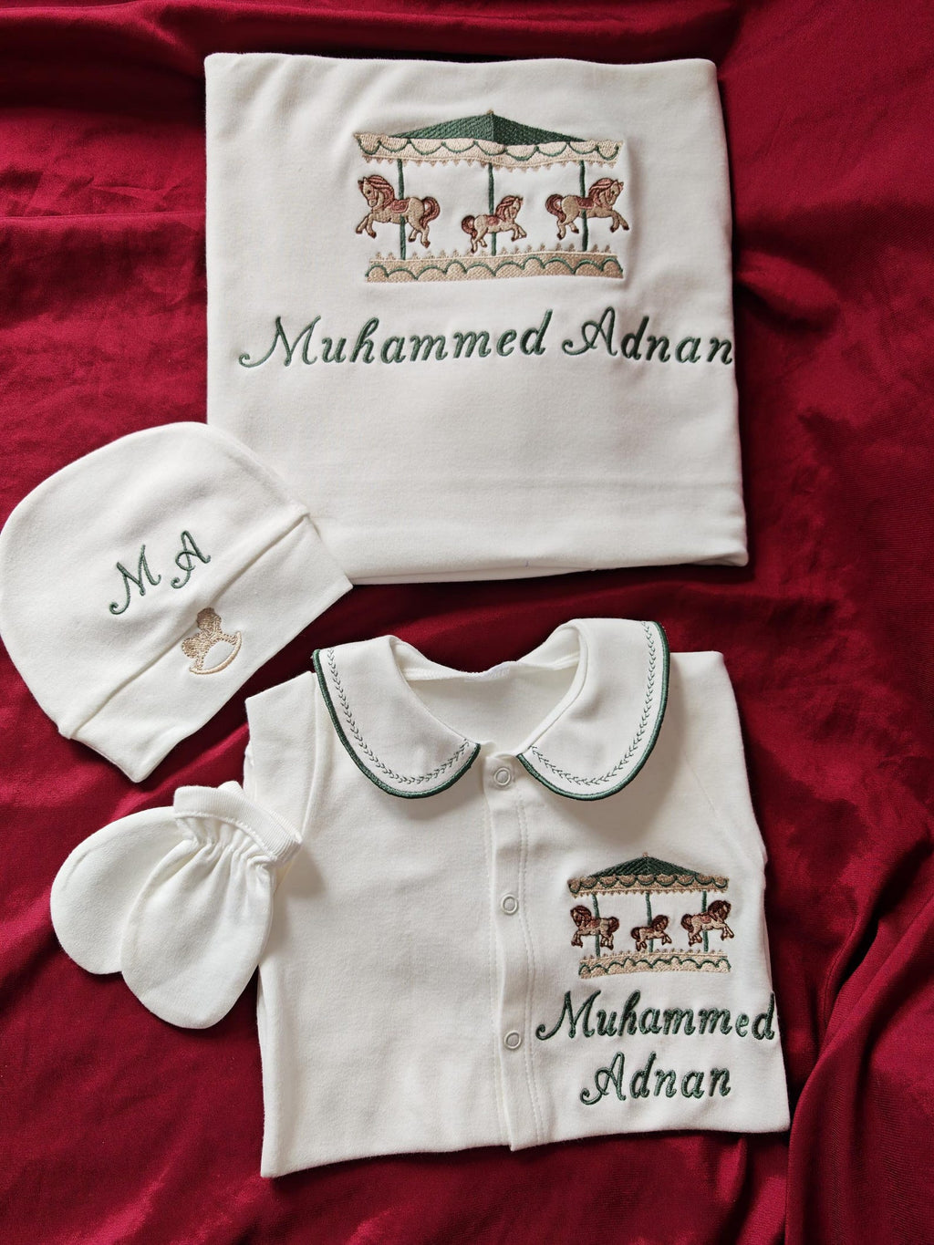 Zartlicht® Personalisierte Baby-Erstlingsausstattung aus Bio-Baumwoll-Jersey – 4-teiliges Set mit Wunschnamen & Doppel-Lagen Decke