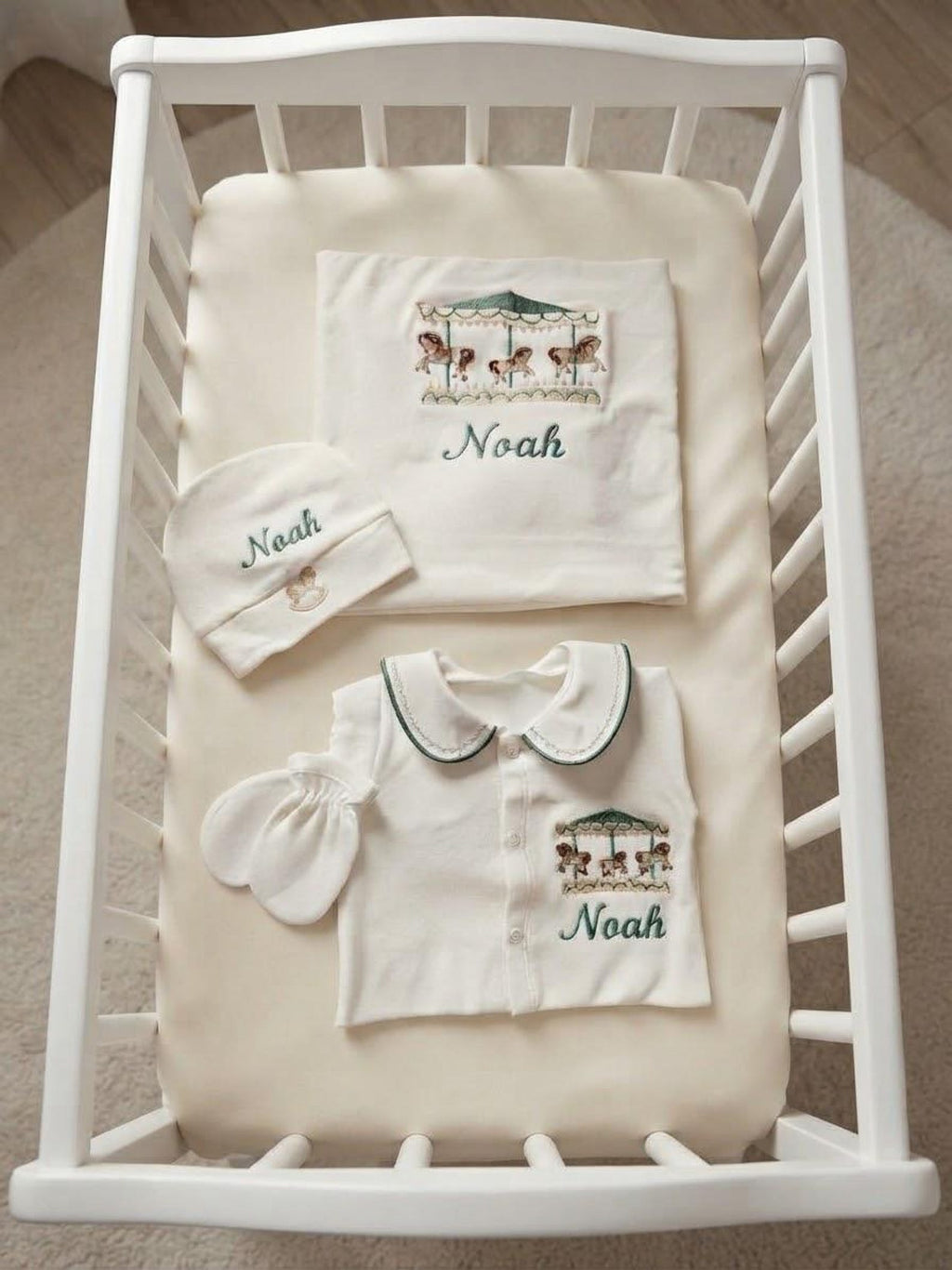 Zartlicht® Personalisierte Baby-Erstlingsausstattung aus Bio-Baumwoll-Jersey – 4-teiliges Set mit Wunschnamen & Doppel-Lagen Decke