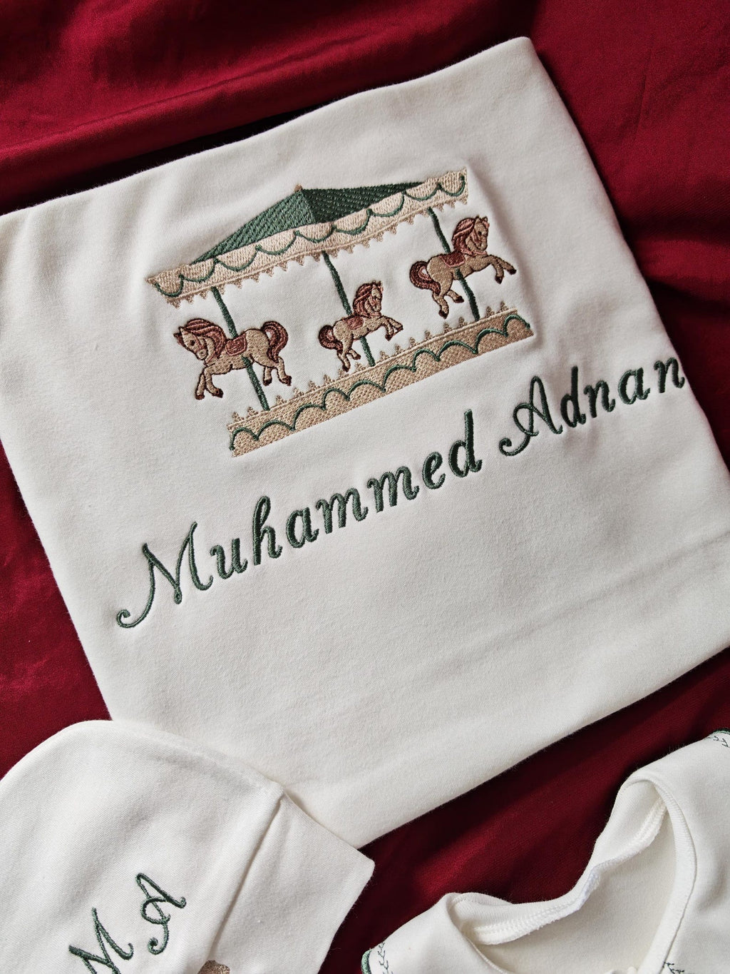 Zartlicht® Personalisierte Baby-Erstlingsausstattung aus Bio-Baumwoll-Jersey – 4-teiliges Set mit Wunschnamen & Doppel-Lagen Decke