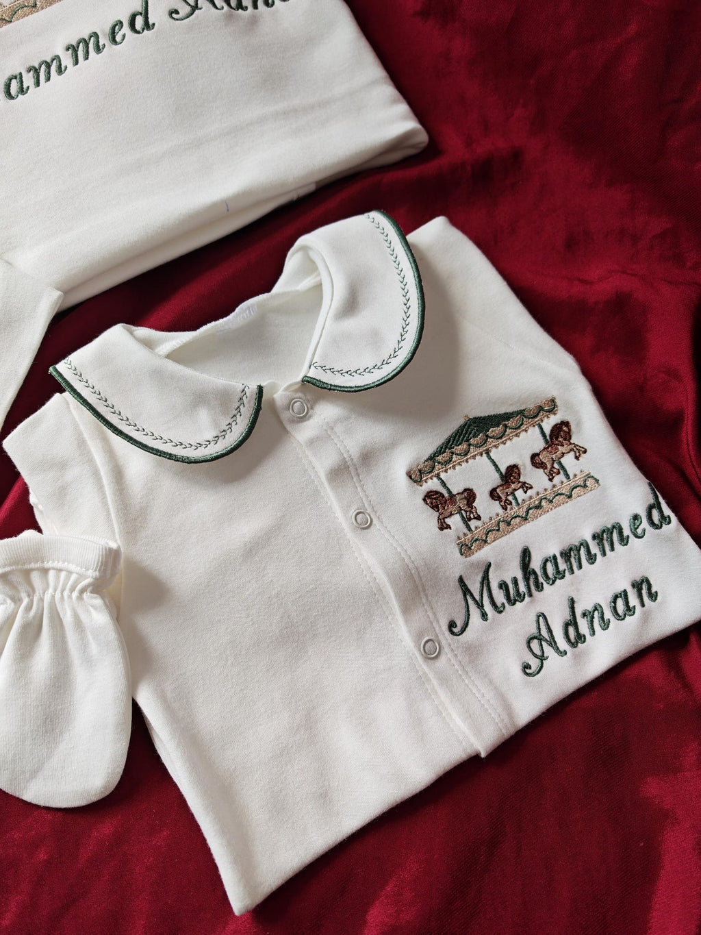 Zartlicht® Personalisierte Baby-Erstlingsausstattung aus Bio-Baumwoll-Jersey – 4-teiliges Set mit Wunschnamen & Doppel-Lagen Decke