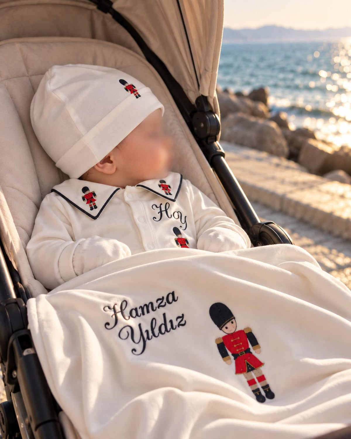 Zartlicht® Personalisierte Baby-Erstlingsausstattung aus Bio-Baumwoll-Jersey – 4-teiliges Set mit Wunschnamen & Doppel-Lagen Decke